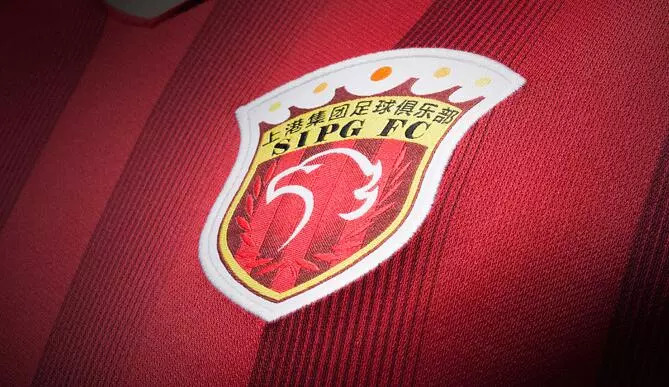 足球中超后卫世界级解围登上热搜