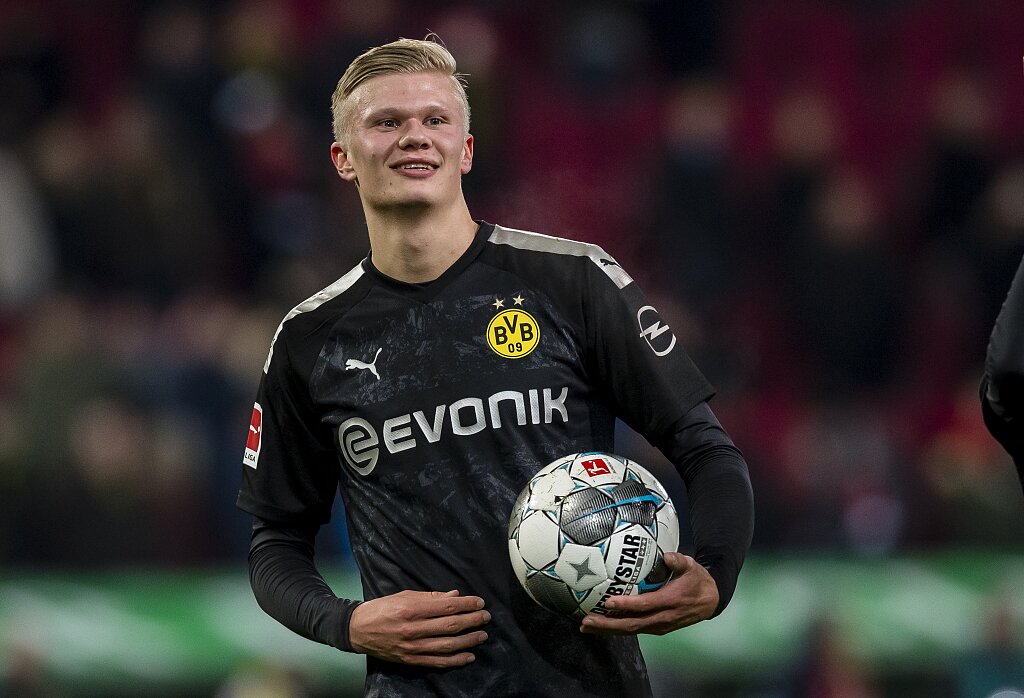 意媒：那不勒斯、米兰、曼城、巴萨关注乌迪内斯中场阿蒂尔