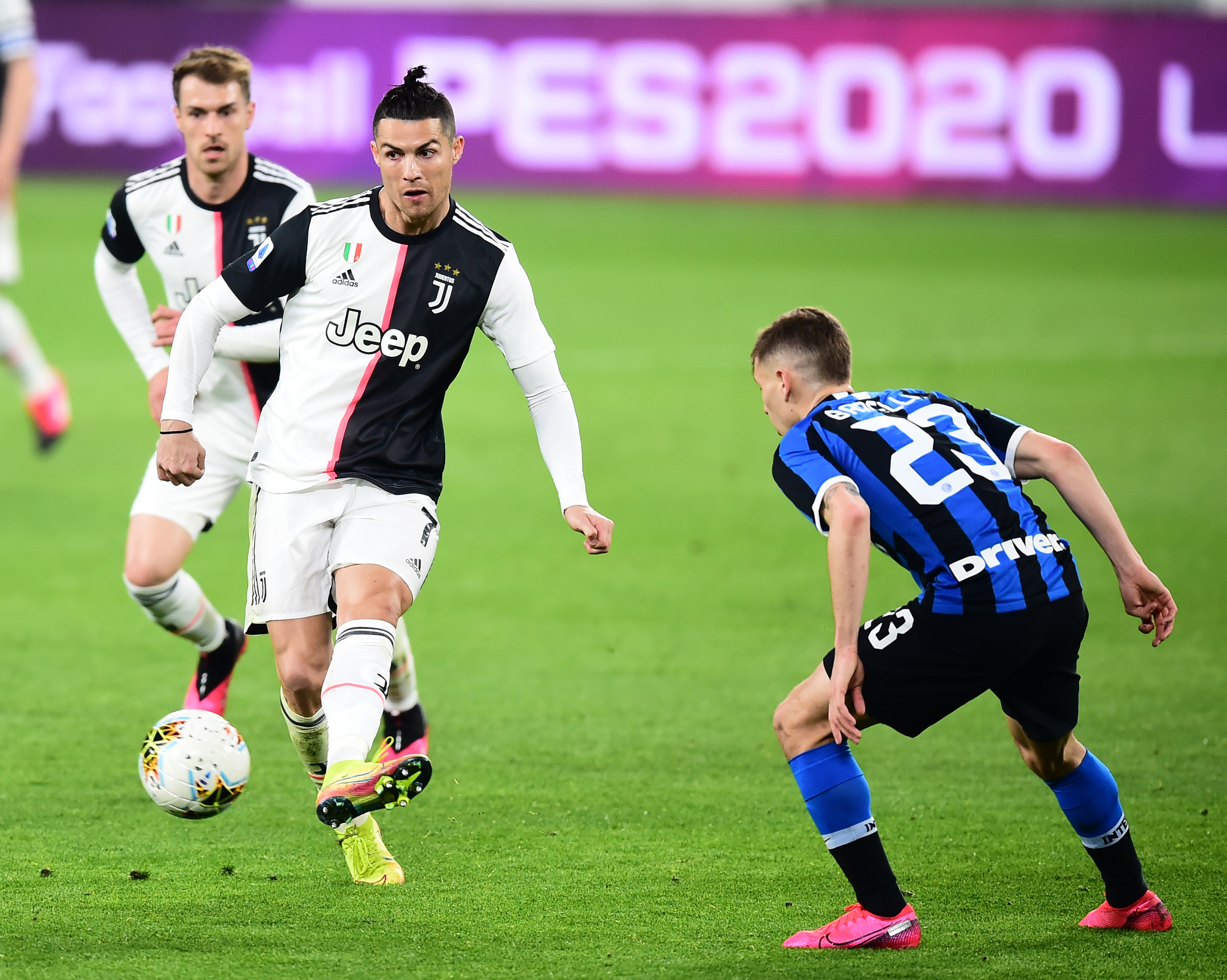 悲喜夜：拜仁造5-0惨案，阿森纳18场不败终结，保级队绝平利物浦